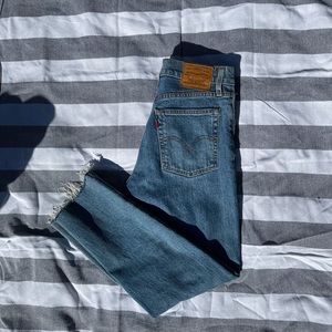 Levi’s wedgie high waist ripped cropped straight leg jean